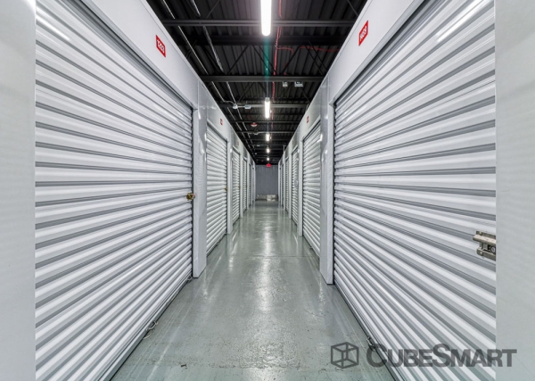 Facility photo: //images.sparefoot.com/medium/218726687f4d518632b.jpg