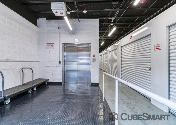Facility photo: //images.sparefoot.com/medium/218726687f4d5611343.jpg