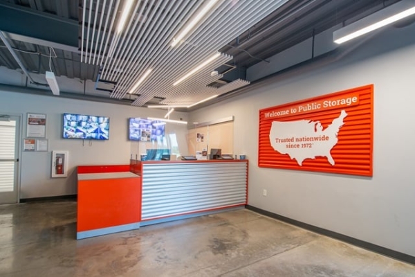 Facility photo: //images.sparefoot.com/medium/218727687b9b4b24a93.jpg