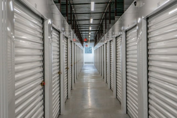 Facility photo: //images.sparefoot.com/medium/2187296a1ed8fc8aa35.jpg