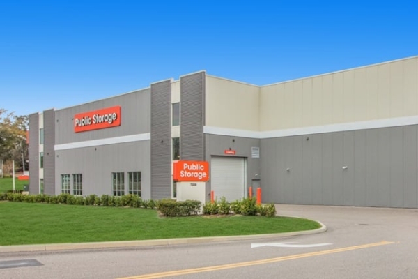 Facility photo: //images.sparefoot.com/medium/2187306878f50fa44d0.jpg