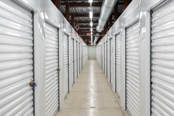 Facility photo: //images.sparefoot.com/medium/2187316908b8344cfce.jpg