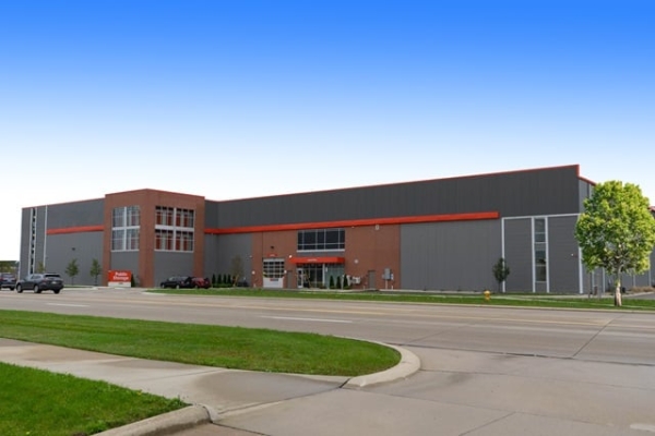 Facility photo: //images.sparefoot.com/medium/2187326883820f3fc9e.jpg