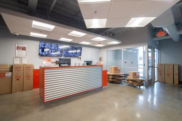 Facility photo: //images.sparefoot.com/medium/218736687ceb8f13380.jpg