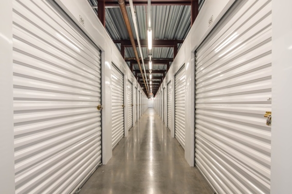 Facility photo: //images.sparefoot.com/medium/21873669f5fa4b87075.jpg
