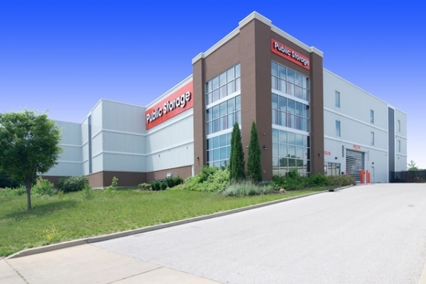 Facility photo: //images.sparefoot.com/medium/218739693d74b21154a.jpg