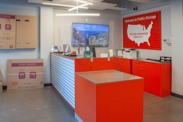 Facility photo: //images.sparefoot.com/medium/218742691345693af0e.jpg