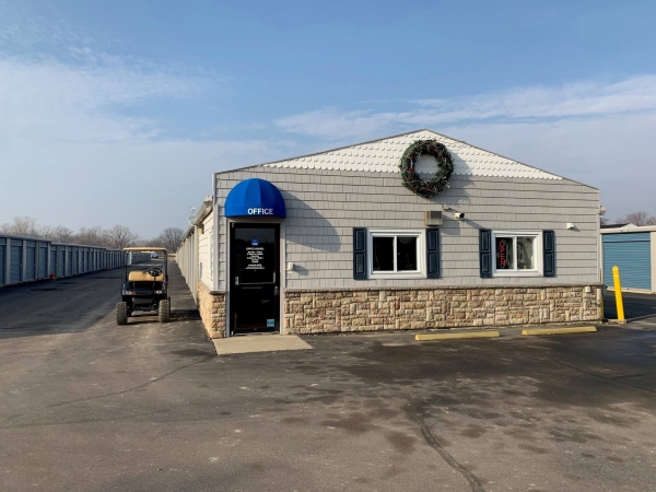 Facility photo: //images.sparefoot.com/medium/2187555fd3c11b58eb2.jpg