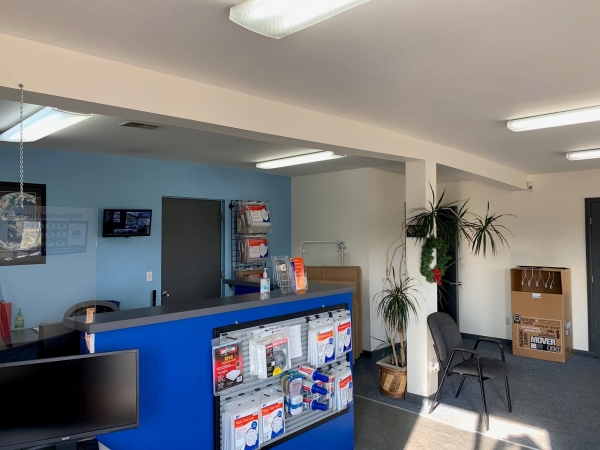 Facility photo: //images.sparefoot.com/medium/2187555fd3c1354dc03.jpg