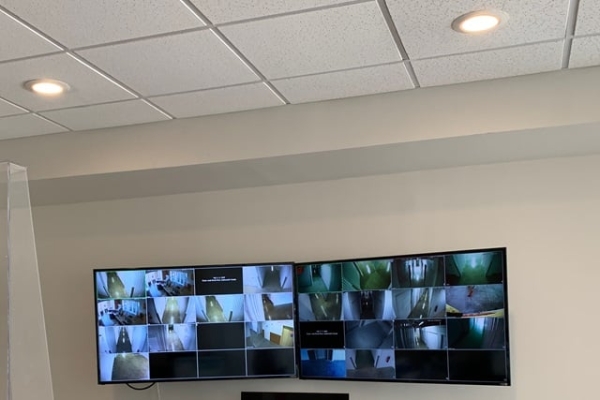 Facility photo: //images.sparefoot.com/medium/2187646974d4f81e975.jpg