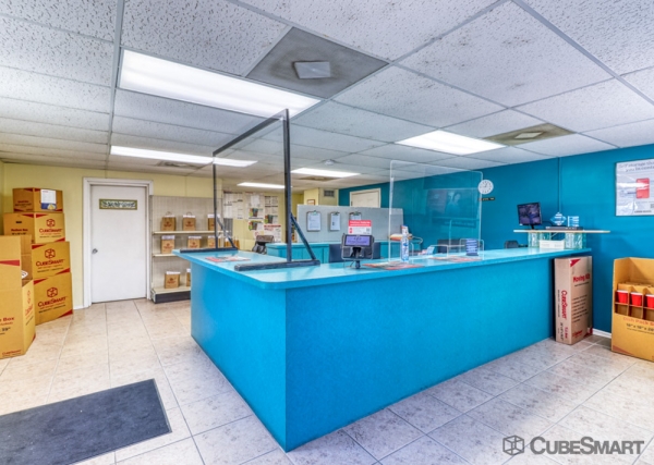 Facility photo: //images.sparefoot.com/medium/2188416883312561bee.jpg