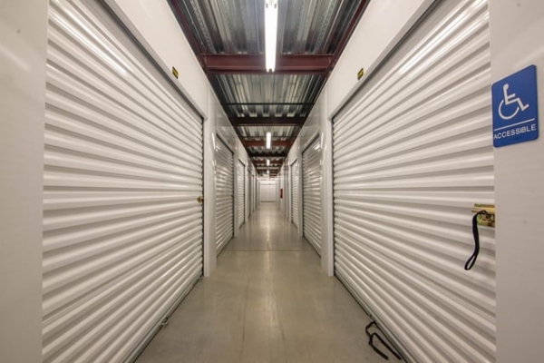 Facility photo: //images.sparefoot.com/medium/218842687f9048c885f.jpg