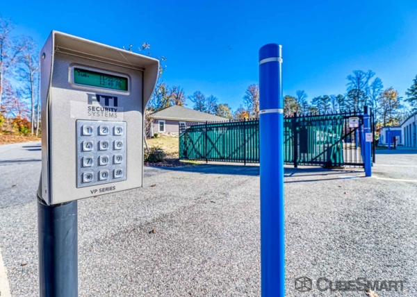 Facility photo: //images.sparefoot.com/medium/218856693d4c8d9859f.jpg