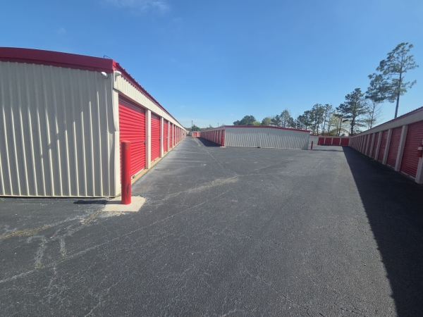 Facility photo: //images.sparefoot.com/medium/2188726a0b8368ccdc4.jpg