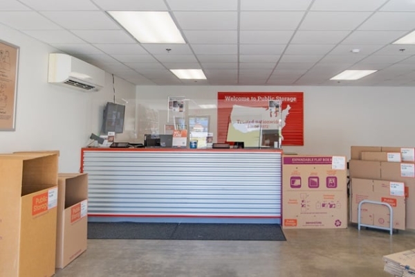 Facility photo: //images.sparefoot.com/medium/2188826884d4894f002.jpg