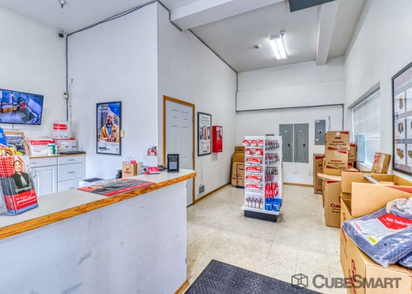 Facility photo: //images.sparefoot.com/medium/21888368835e4d0175f.jpg