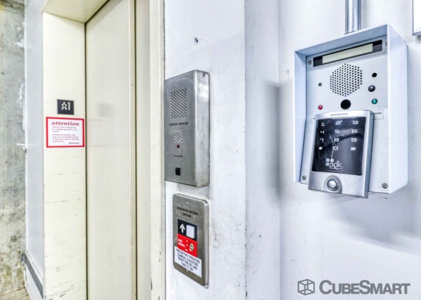 Facility photo: //images.sparefoot.com/medium/218883688c863485507.jpg