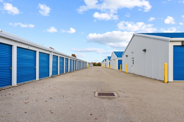 Facility photo: //images.sparefoot.com/medium/218900689637cfbf42f.jpg