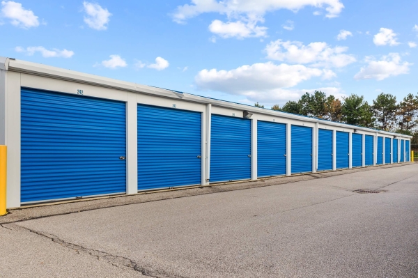 Facility photo: //images.sparefoot.com/medium/218900689638a4a541b.jpg