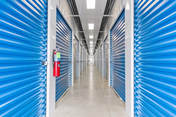 Facility photo: //images.sparefoot.com/medium/218900689638f31f53b.jpg