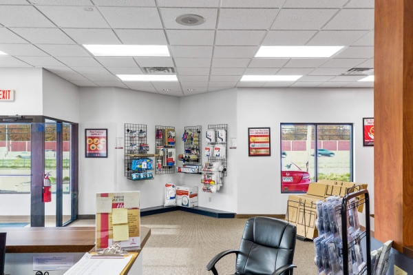 Facility photo: //images.sparefoot.com/medium/2189006896390d0ae7c.jpg