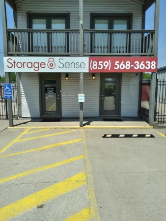 Facility photo: //images.sparefoot.com/medium/218905689c985dcb2fa.jpg