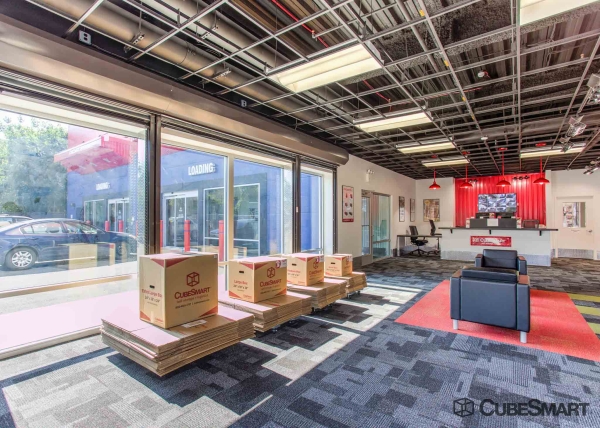 Facility photo: //images.sparefoot.com/medium/21892168cbd3d2dc1cd.jpg