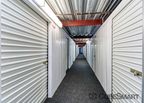 Facility photo: //images.sparefoot.com/medium/21892468e77d853a127.jpg
