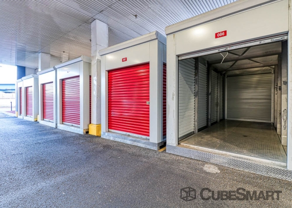 Facility photo: //images.sparefoot.com/medium/218924691eec8250a85.jpg