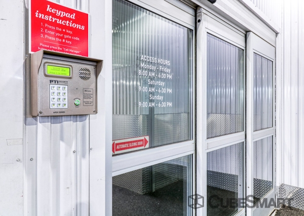 Facility photo: //images.sparefoot.com/medium/2189246a4f67f84885f.jpg
