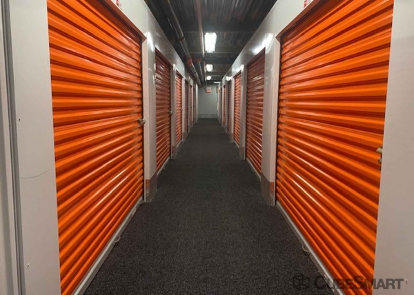 Facility photo: //images.sparefoot.com/medium/218928686f8009537b0.jpg