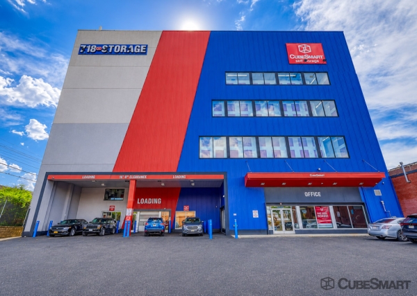 Facility photo: //images.sparefoot.com/medium/2189286a33b6fd2949c.jpg