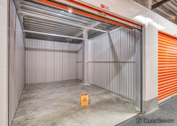 Facility photo: //images.sparefoot.com/medium/2189286a33b7035e3da.jpg