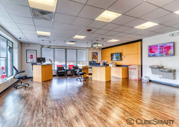 Facility photo: //images.sparefoot.com/medium/218930691469279fab3.jpg