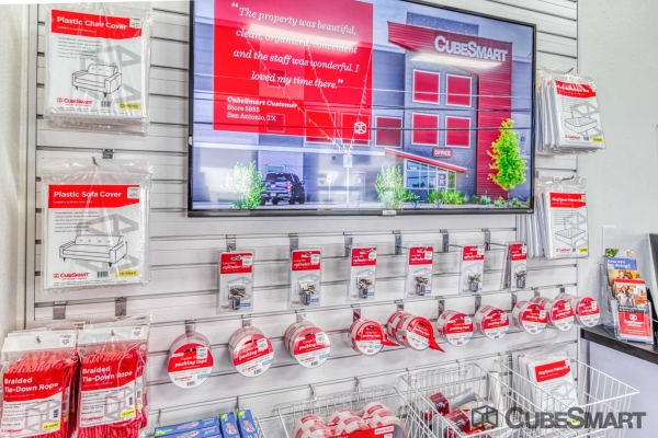 Facility photo: //images.sparefoot.com/medium/218934691ece4ec3317.jpg