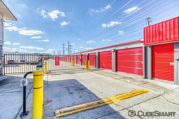 Storage Units at CubeSmart Self Storage - FL Orlando South Goldenrod Road - 3040 South Goldenrod Road