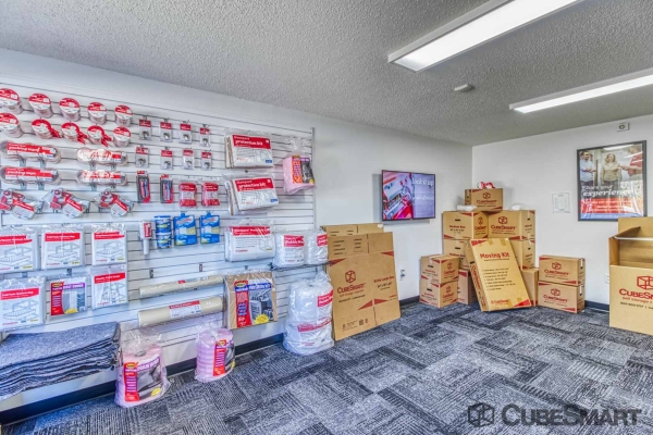 Storage Units at CubeSmart Self Storage - FL Orlando South Goldenrod Road - 3040 South Goldenrod Road