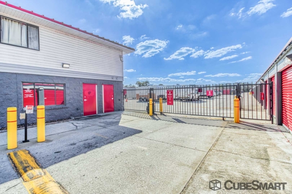 Storage Units at CubeSmart Self Storage - FL Orlando South Goldenrod Road - 3040 South Goldenrod Road