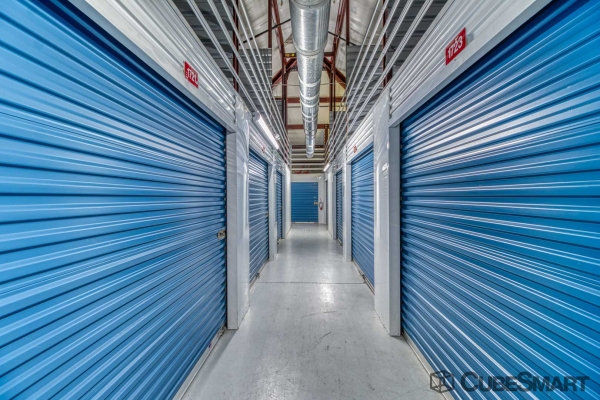 Storage Units at CubeSmart Self Storage - FL Orlando South Goldenrod Road - 3040 South Goldenrod Road