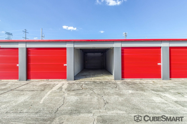 Storage Units at CubeSmart Self Storage - FL Orlando South Goldenrod Road - 3040 South Goldenrod Road