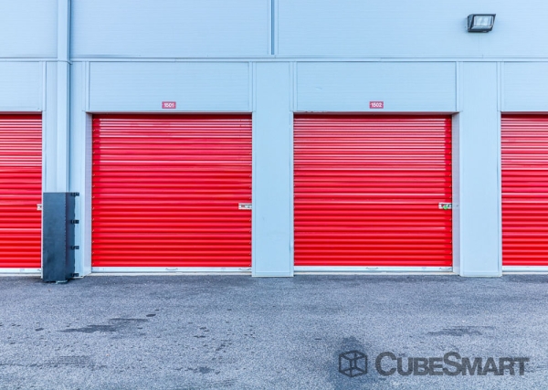 Facility photo: //images.sparefoot.com/medium/218938688b2cac609b4.jpg