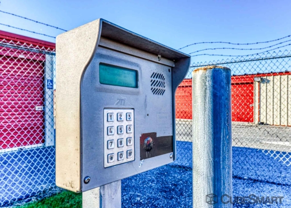 Facility photo: //images.sparefoot.com/medium/218944691da74a4ebfc.jpg