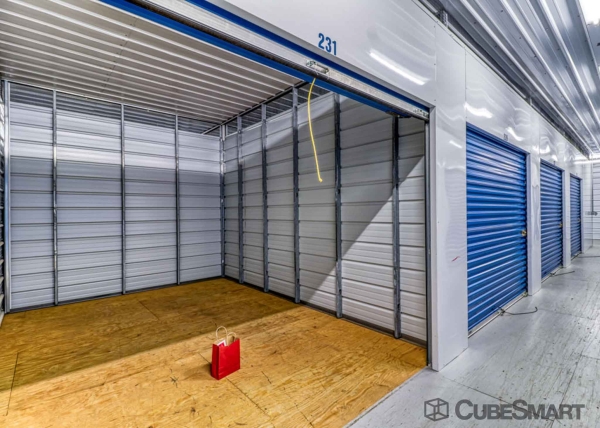 Facility photo: //images.sparefoot.com/medium/2189446a196348ccef2.jpg