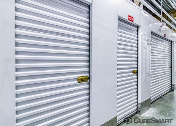Facility photo: //images.sparefoot.com/medium/219009686f68ce269bf.jpg