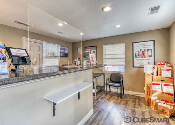 Facility photo: //images.sparefoot.com/medium/21905369427a29b747d.jpg