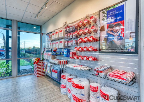 Storage Units at CubeSmart Self Storage - FL Holiday U S Highway 19 - 1539 US Highway 19 Alt