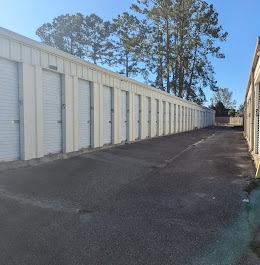 Facility photo: //images.sparefoot.com/medium/21918569851ea82afad.jpg