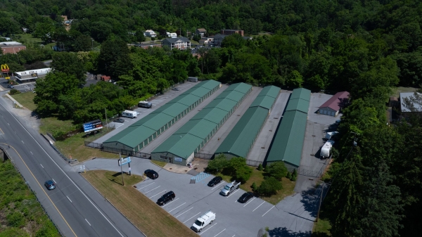 Facility photo: //images.sparefoot.com/medium/219201695ec1b1efc54.jpeg