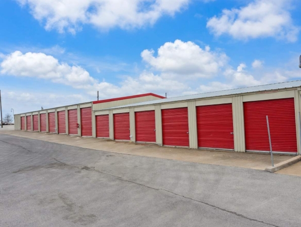 Facility photo: //images.sparefoot.com/medium/2192456a0b34b2689b1.jpg