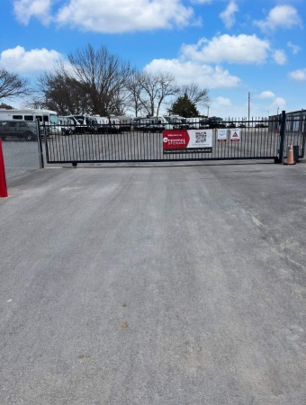 Facility photo: //images.sparefoot.com/medium/2192456a0b34b36ac3f.jpg